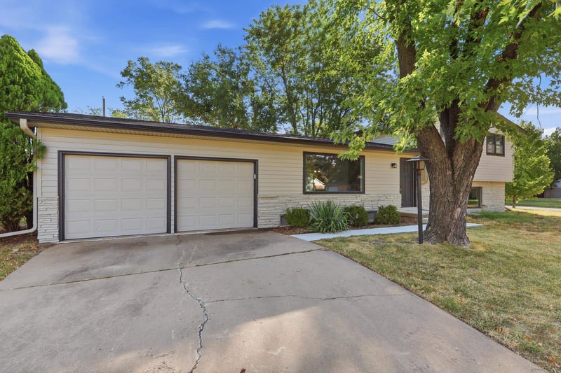 7424 W 11th St N, Wichita, KS 67212