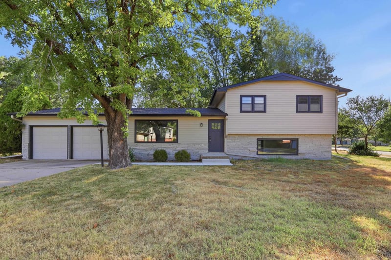 7424 W 11th St N, Wichita, KS 67212