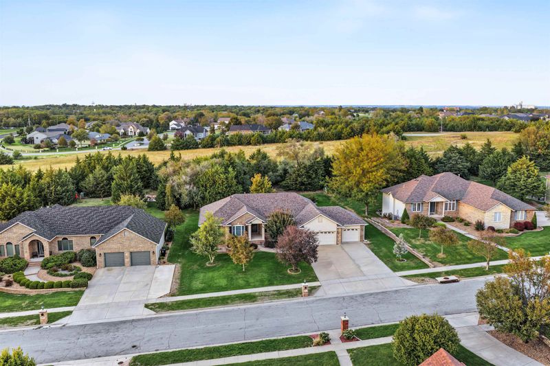 2213 Pinecrest Cir, Salina, KS 67401