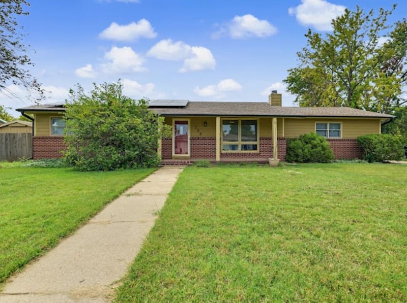738 Mike Dr, Salina, KS 67401
