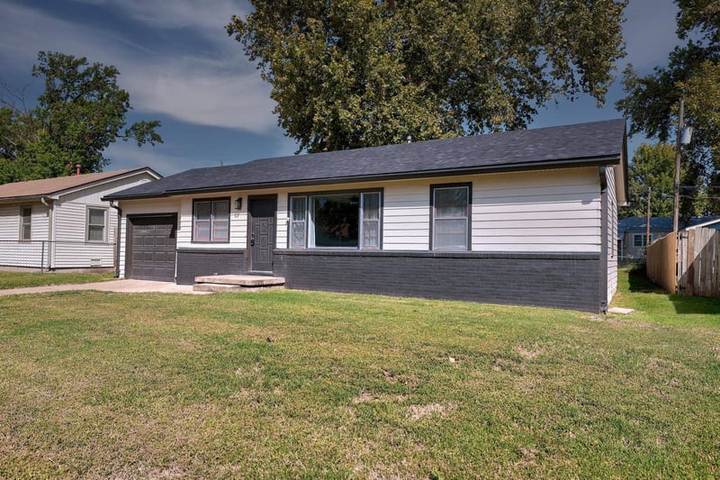 234 Stanley Dr, Arkansas City, KS 67005