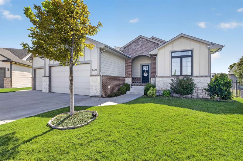 8320 W Kackley Ct, Wichita, KS 67205