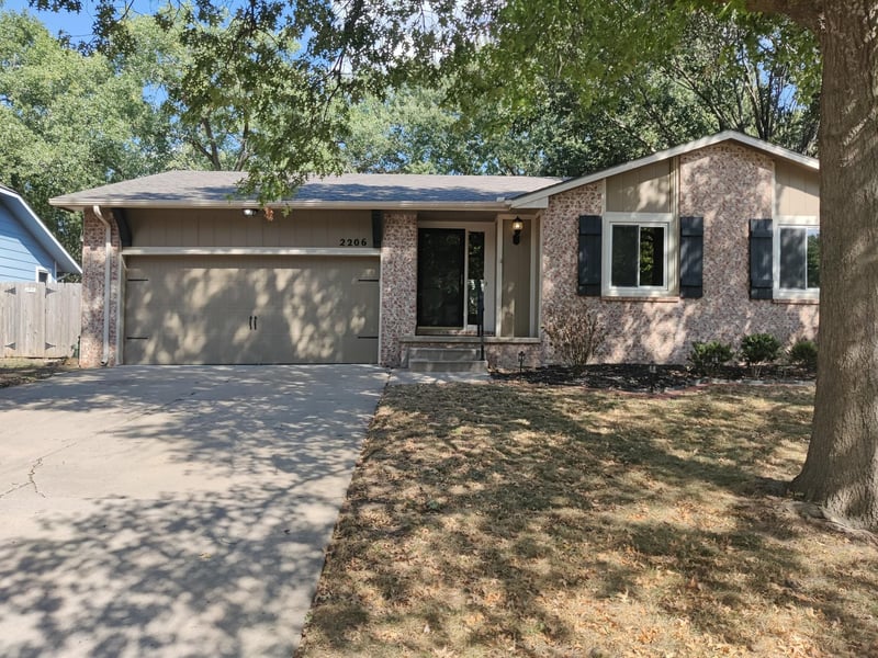 2206 N Basswood Ct, Derby, KS 67037