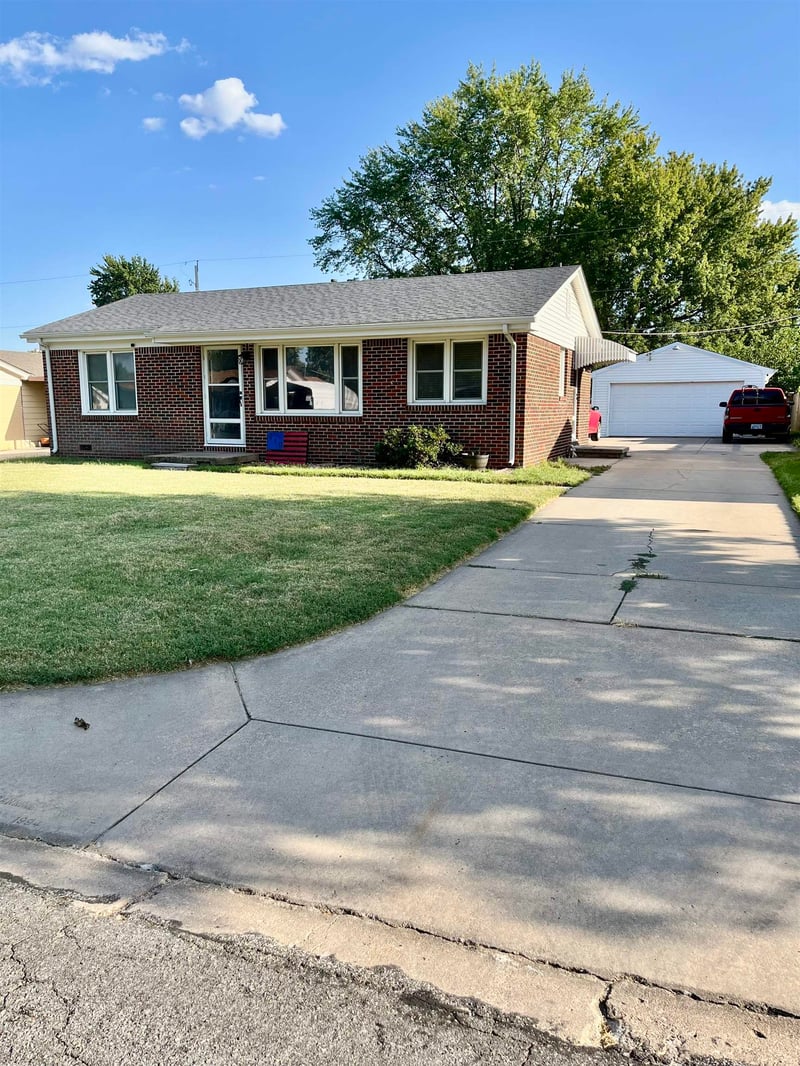 419 SW 5th, Haysville, KS 67060