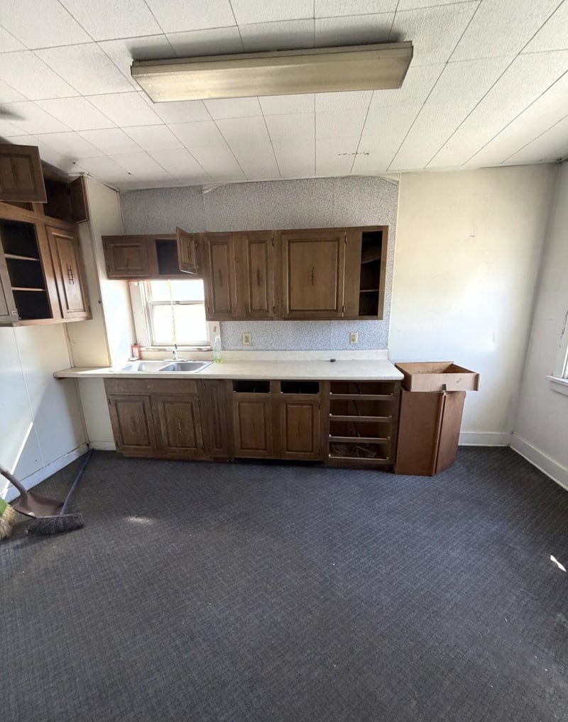 449 Baker St, Salina, KS 67401