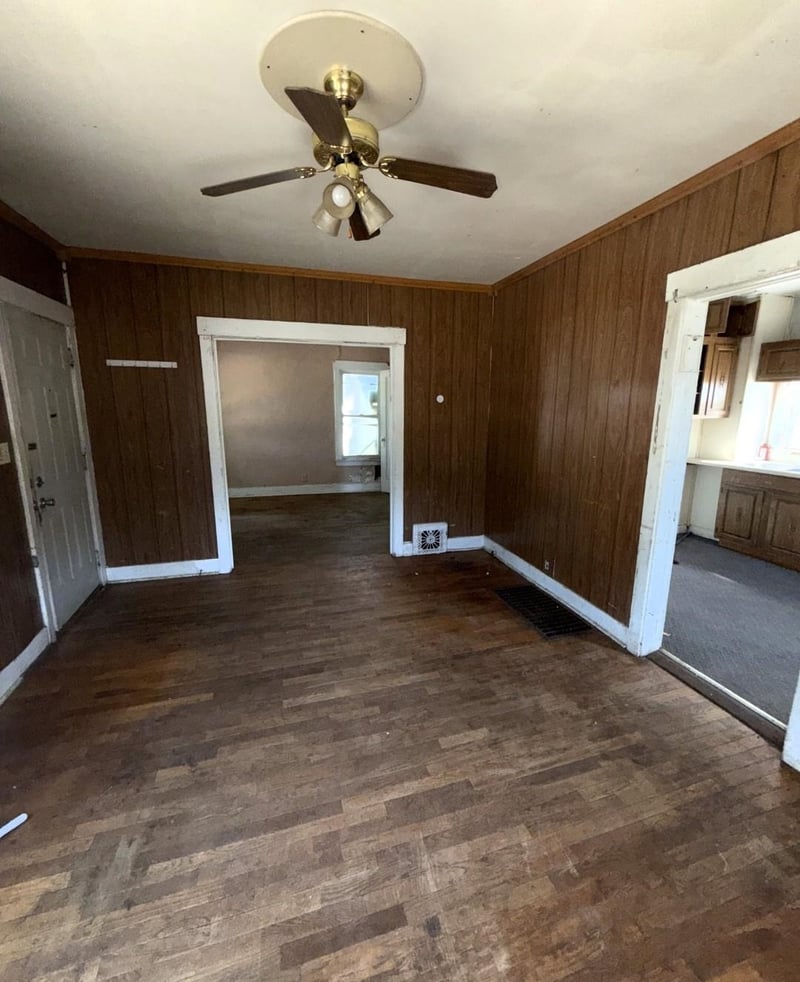 449 Baker St, Salina, KS 67401
