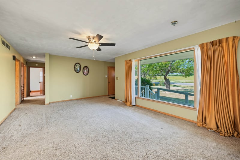 20 N Eastborough Rd, Salina, KS 67401