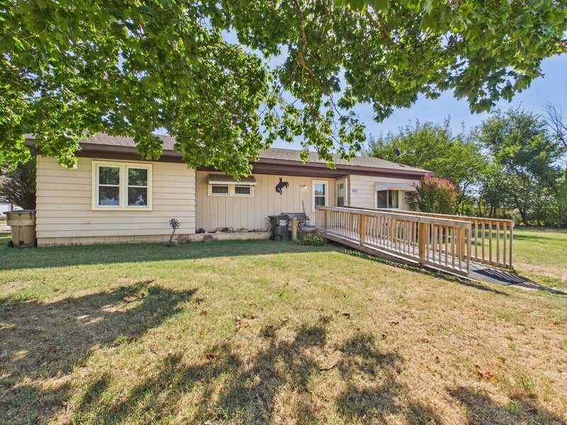 126 N Park St, Pretty Prairie, KS 67570