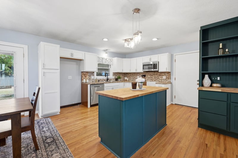 420 Westfield St, Wichita, KS 67209