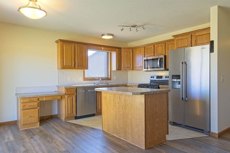 1220 and 1222 Lazy Creek Ct, Newton, KS 67114