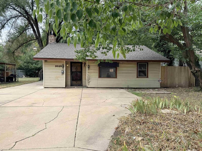 2025 S Spruce St, Wichita, KS 67211