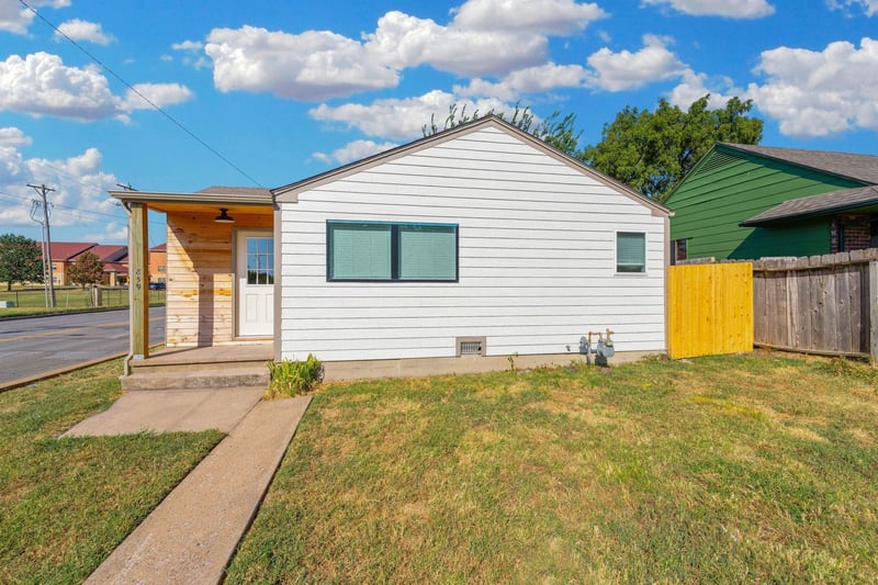 859 S Fountain, Wichita, KS 67218