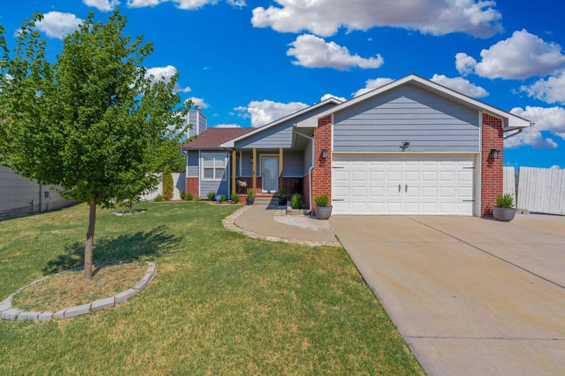 703 S Red Oaks Cir, Wichita, KS 67207