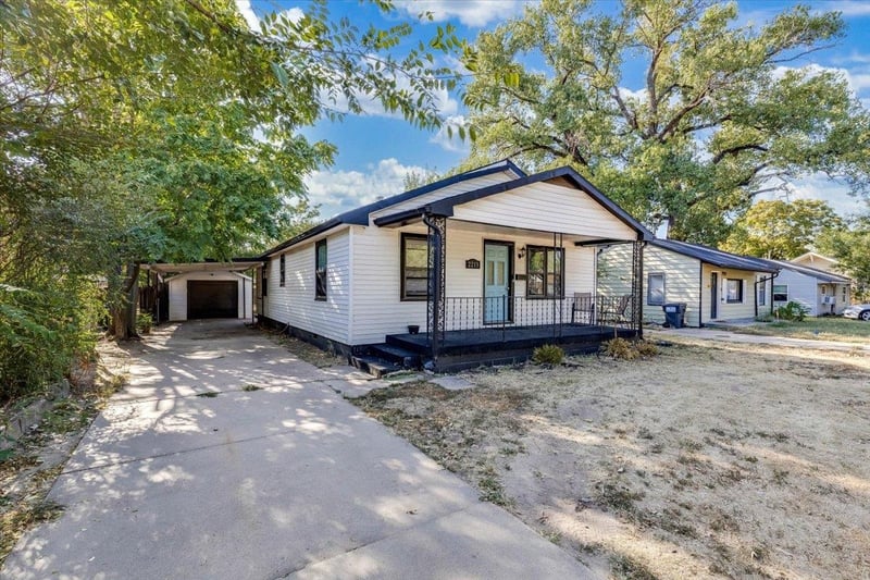 2215 S Saint Francis St, Wichita, KS 67211