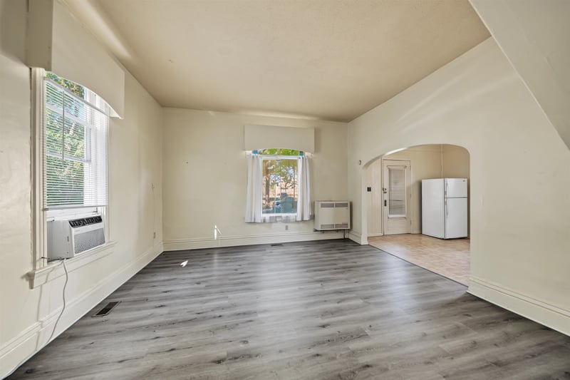 109 S Front St, Salina, KS 67401