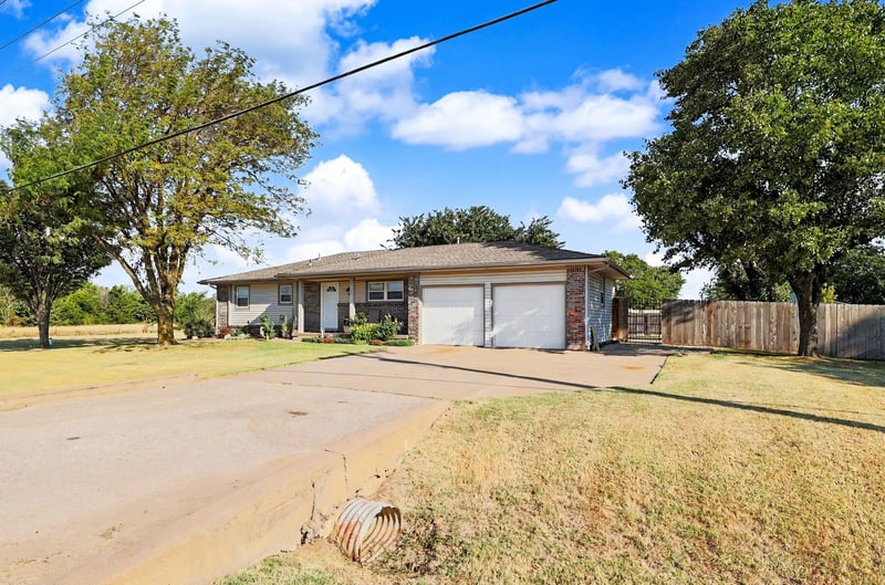 11310 W Macarthur Ave, Wichita, KS 67215
