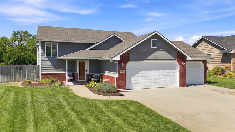 1041 N Meadow Rd, Valley Center, KS 67147