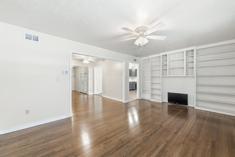 323 W 34th St S, Wichita, KS 67217