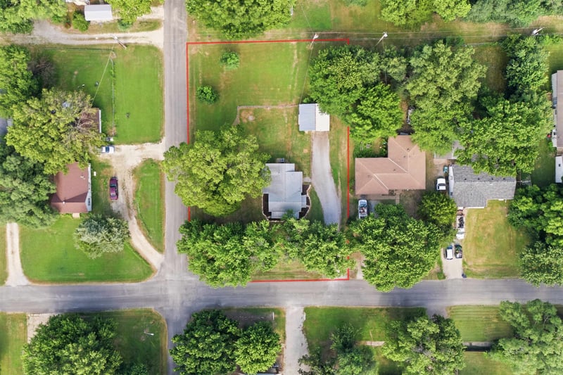 228 N Willow St, Douglass, KS 67039