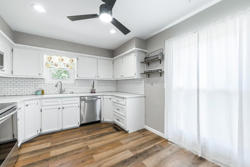 120 E Shady Brook Ln, Derby, KS 67037