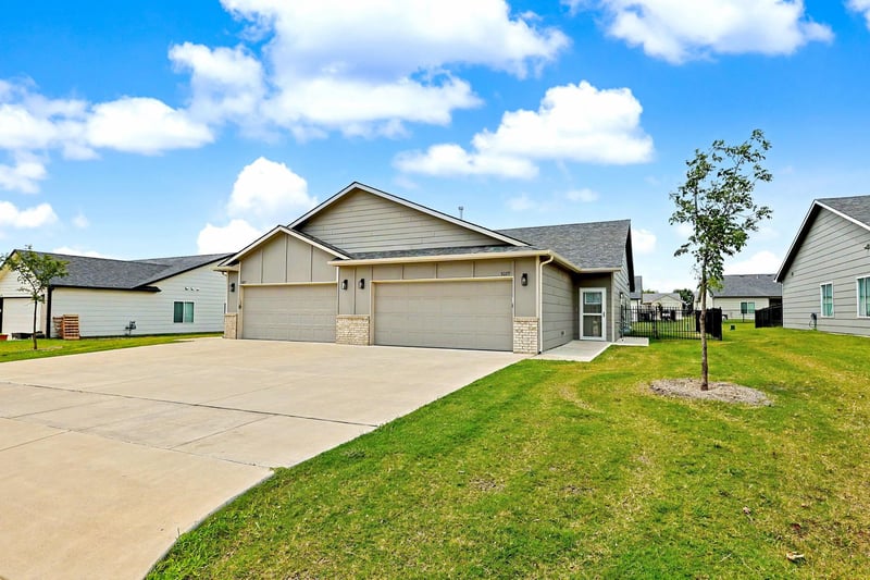 5229 N Cypress, Bel Aire, KS 67226
