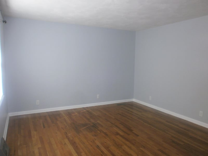 877 Vassar Dr, Salina, KS 67401