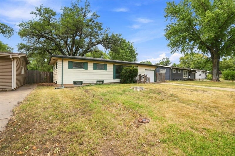 1415 N Prairie Ln, Derby, KS 67037