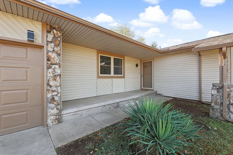 2420 N Edgemoor, Wichita, KS 67220