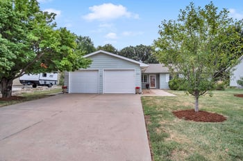 1309 Trinity Dr, Newton, KS 67114