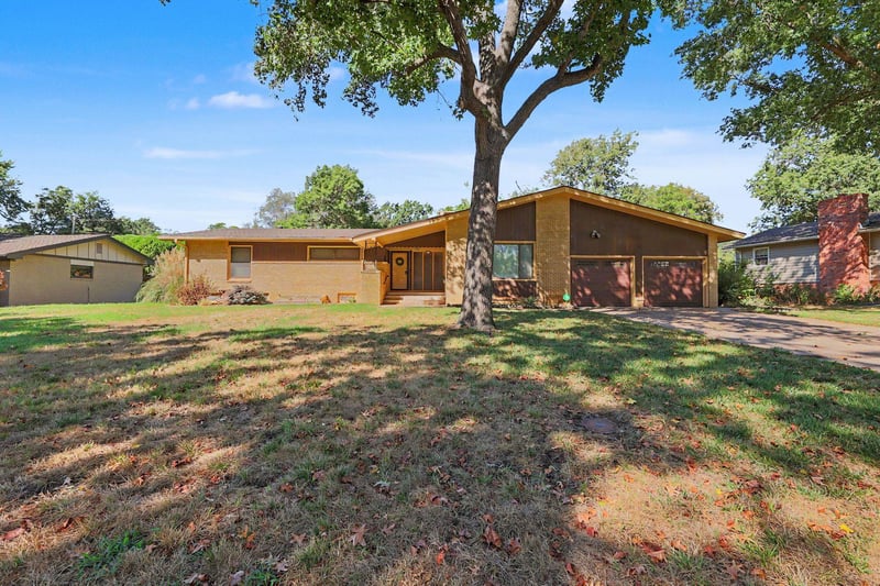367 N Fairway Ave, Wichita, KS 67212