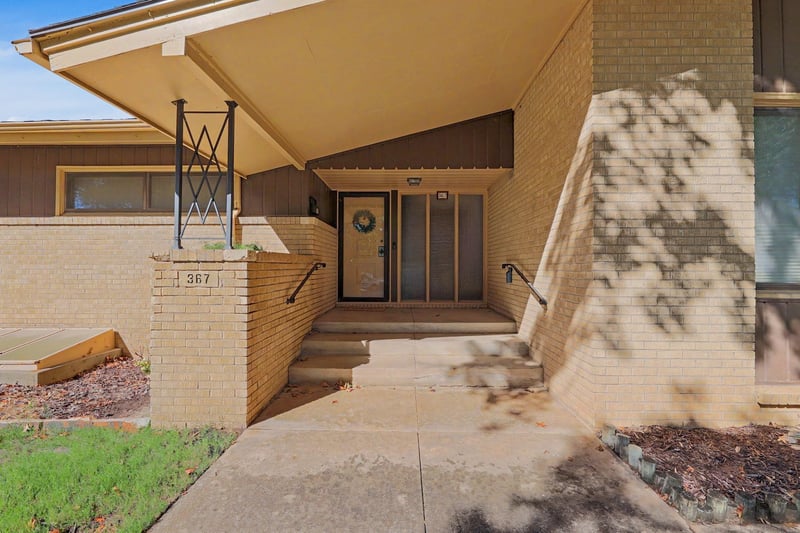 367 N Fairway Ave, Wichita, KS 67212