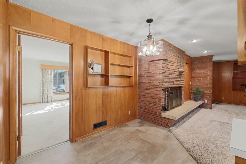 367 N Fairway Ave, Wichita, KS 67212