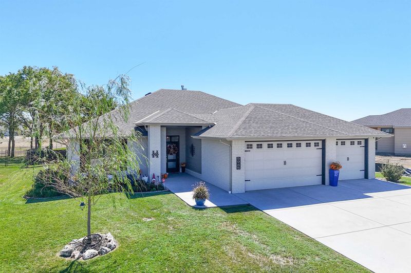 5945 E Forbes, Bel Aire, KS 67220