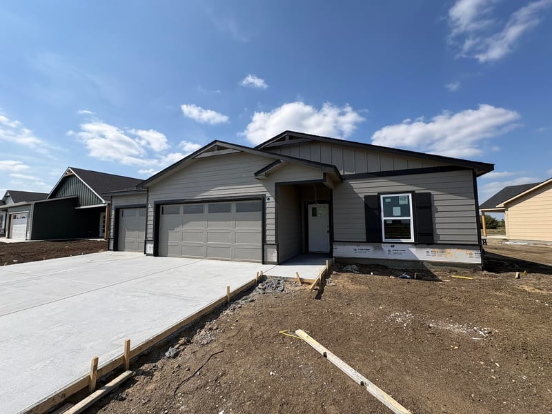 5805 Plumthicket St, Bel Aire, KS 67226
