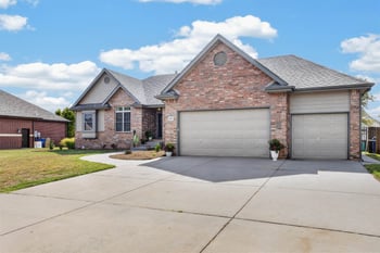 1601 E Fallbrook, Park City, KS 67147