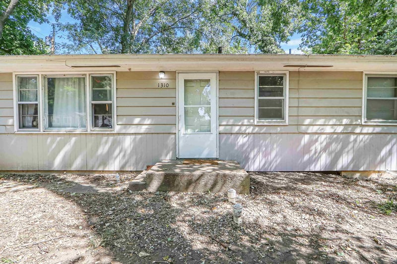 1310 N 10th St, Manhattan, KS 66502-5146