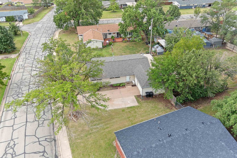 3216 Canterbury Dr, Salina, KS 67401