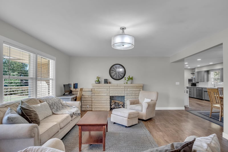 412 SE 11th St, Newton, KS 67114