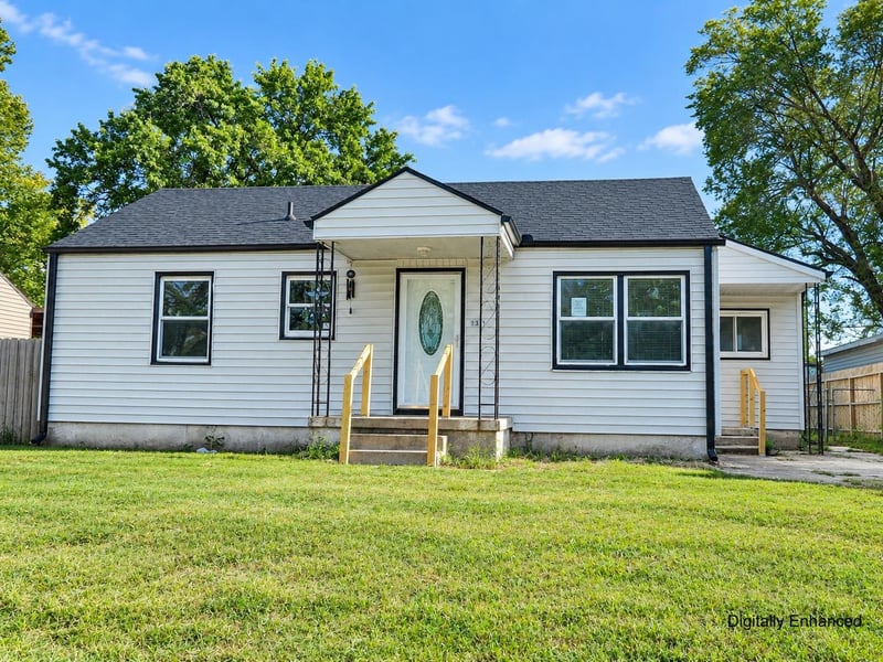131 Stanley Dr, Arkansas City, KS 67005