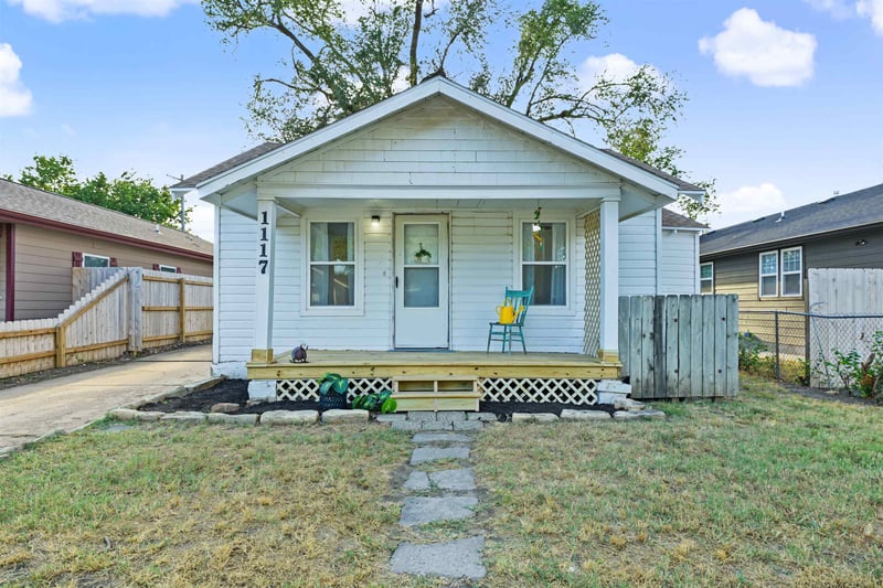 1117 N 8th St, Salina, KS 67401