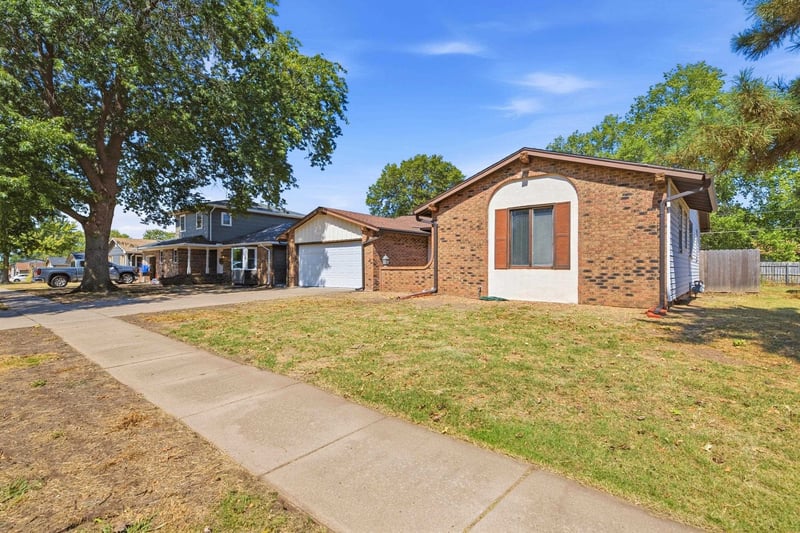 8208 E Boston St, Wichita, KS 67207