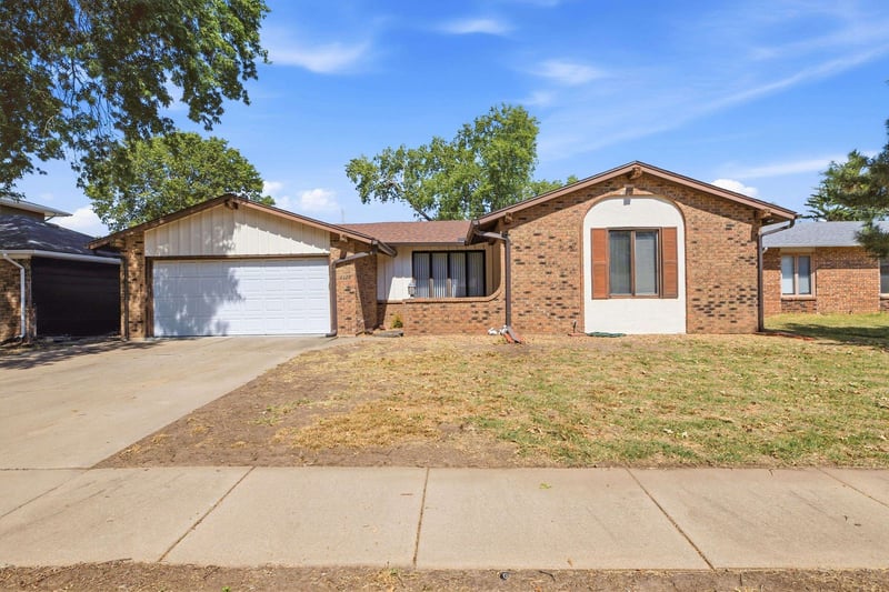 8208 E Boston St, Wichita, KS 67207