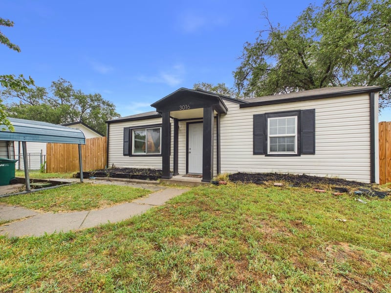 3016 E Locust St, Wichita, KS 67216