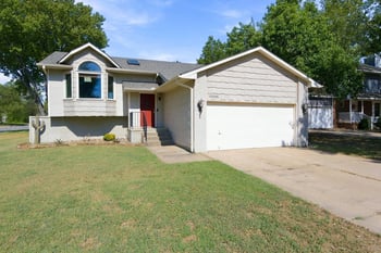 10026 W Yosemite Ct, Wichita, KS 67215