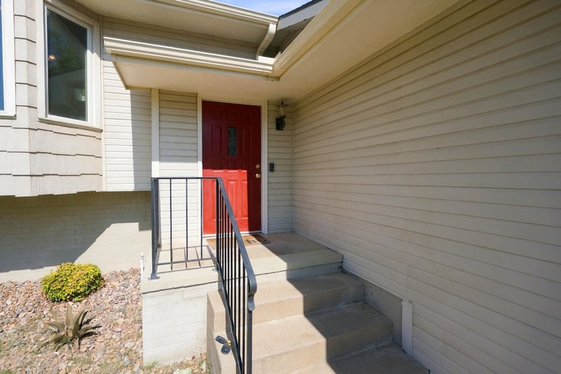 10026 W Yosemite Ct, Wichita, KS 67215