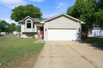10026 W Yosemite Ct, Wichita, KS 67215