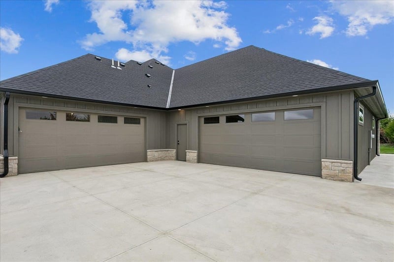 240 S Cedar Hill Blvd, Valley Center, KS 67147