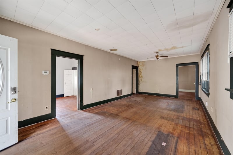 637 E 1st Ave, Hutchinson, KS 67501