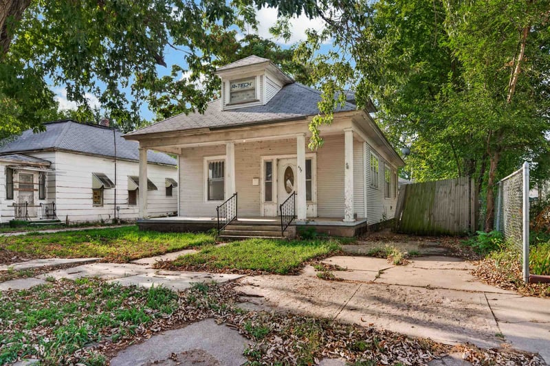 637 E 1st Ave, Hutchinson, KS 67501