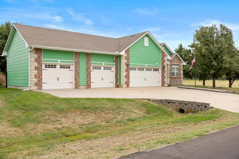 1120 Split Oak Dr, Newton, KS 67114